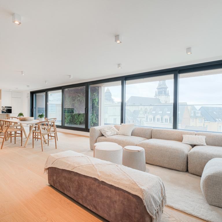 SOUS OFFRE!! Magnifique duplex penthouse de 320 m² + terrasse