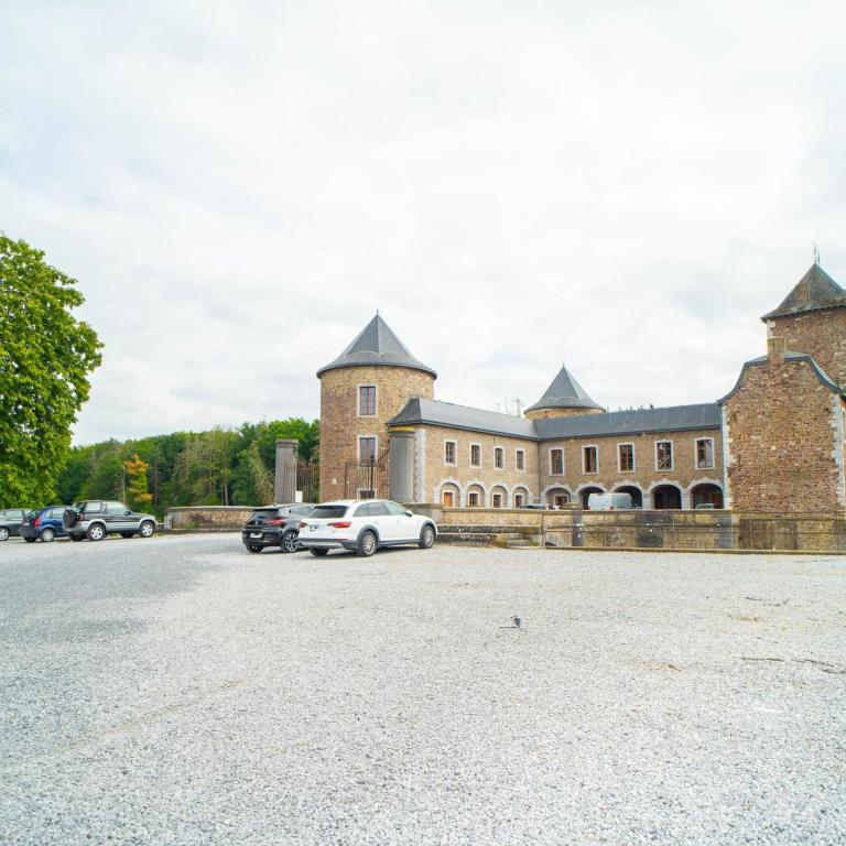 Château du XIII, au coeur d'un vaste domaine de ± 15 ha