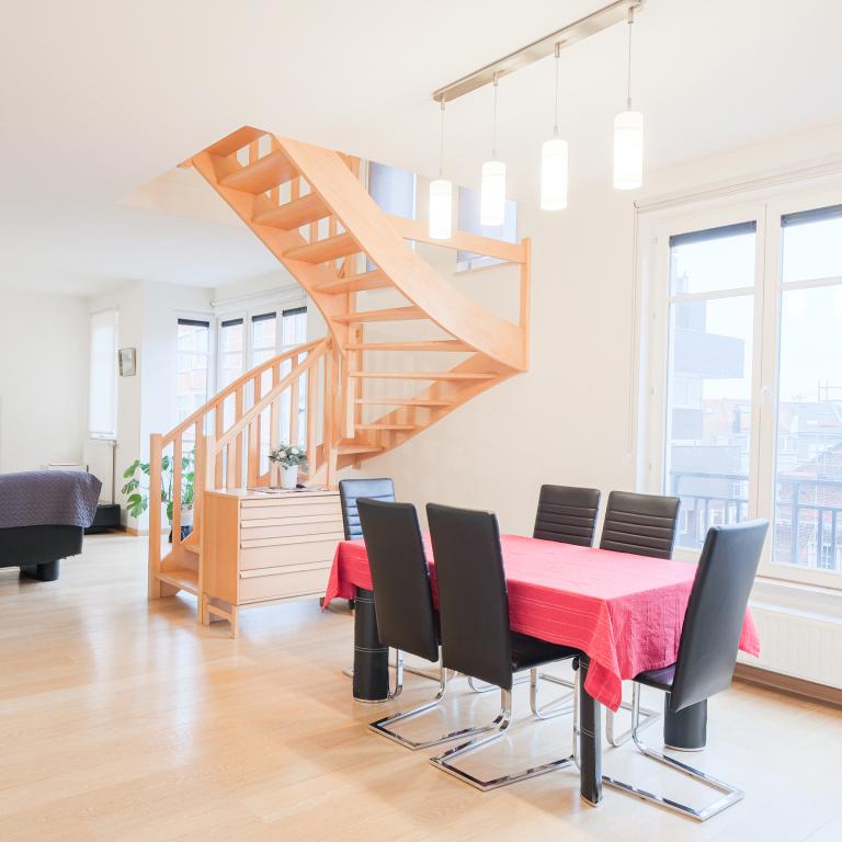 SOUS OFFRE !! Place Brugmann : Splendide duplex 2 chambres et parking