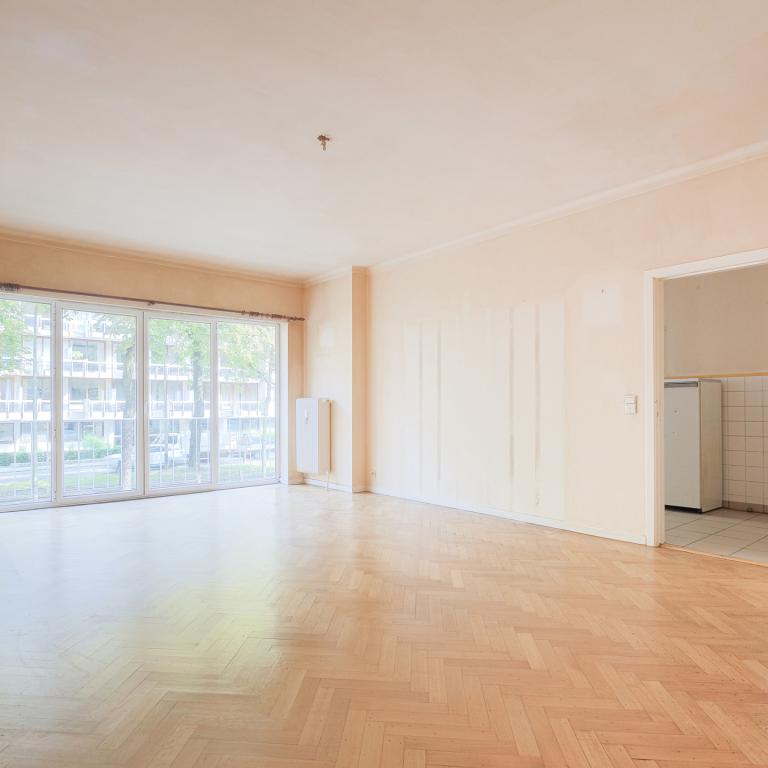 SOUS OFFRE !! Churchill: Appartement 1 chambre à rénover + terrasses