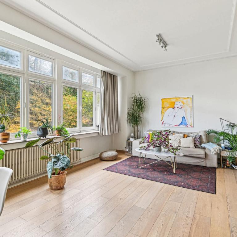 SOUS OFFRE !! Châtelain/ Louise: bel appartement/ studio  + jardin commun