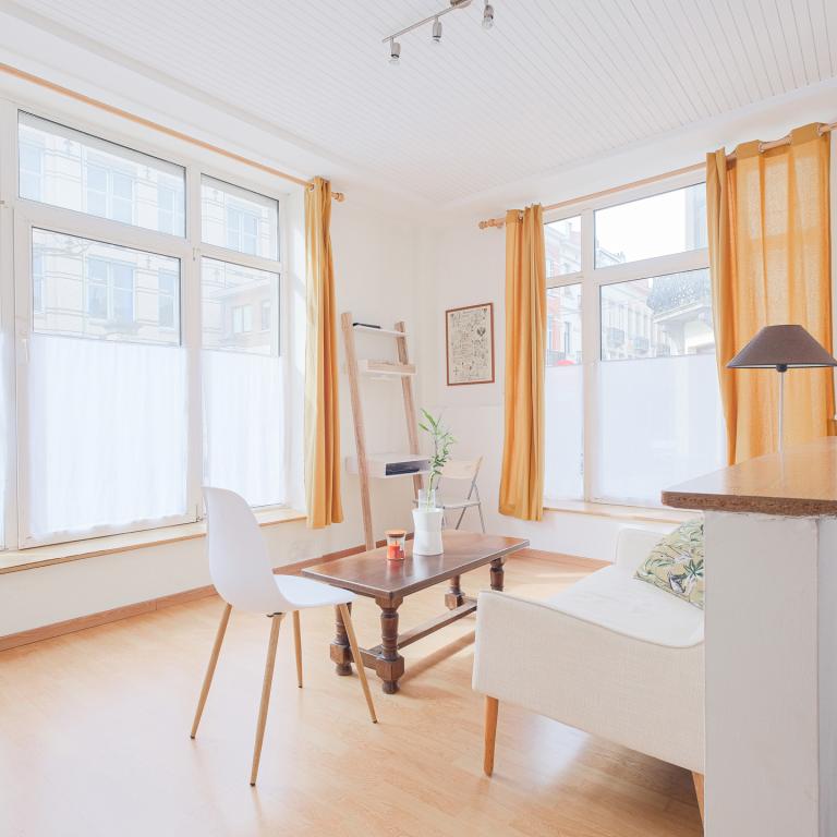 SOUS OFFRE Square Ambiorix - Maison de commerce + habitation: 4 unités