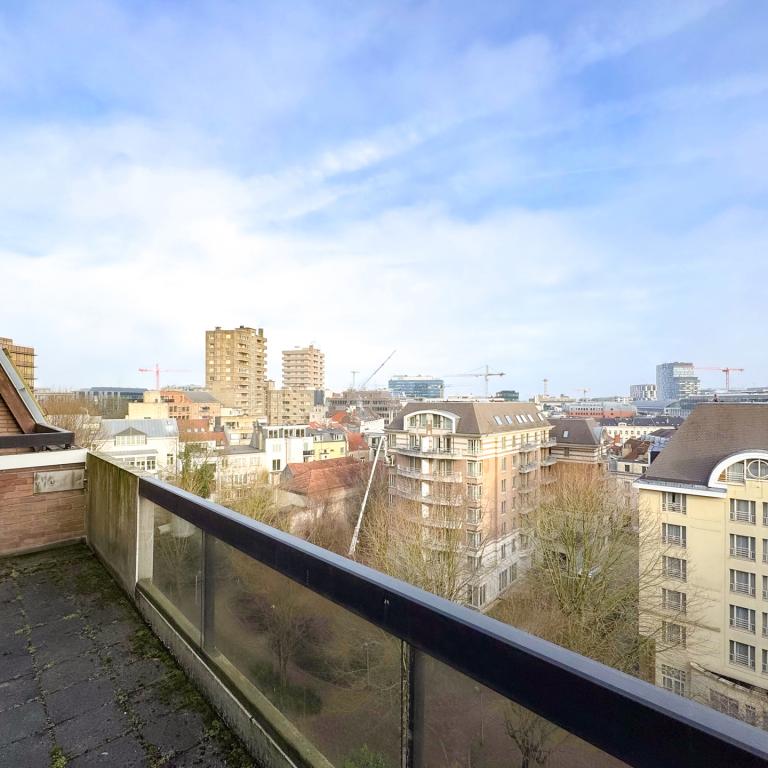 SOUS COMPROMIS ! Quartier Européen: Lumineux appartement 2 ch 