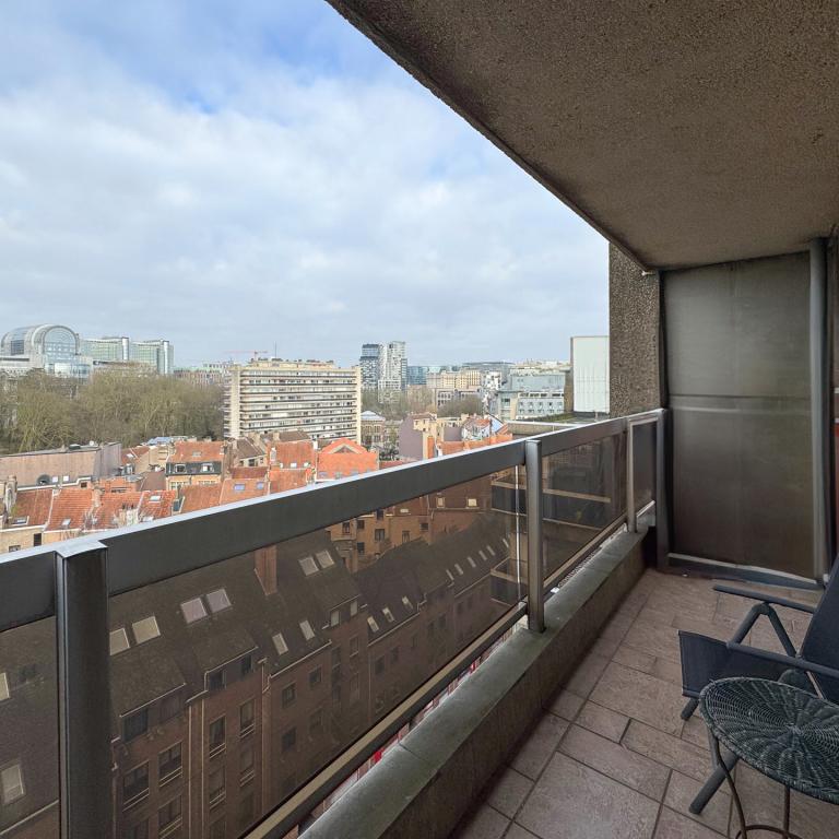 SOUS COMPROMIS - Place Jourdan: superbe appartement 2ch + 2 terr parking