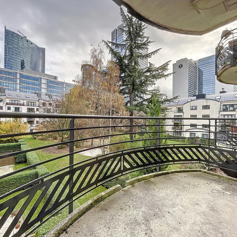 Botanique : Bel appartement 2 chambres avec terrasse