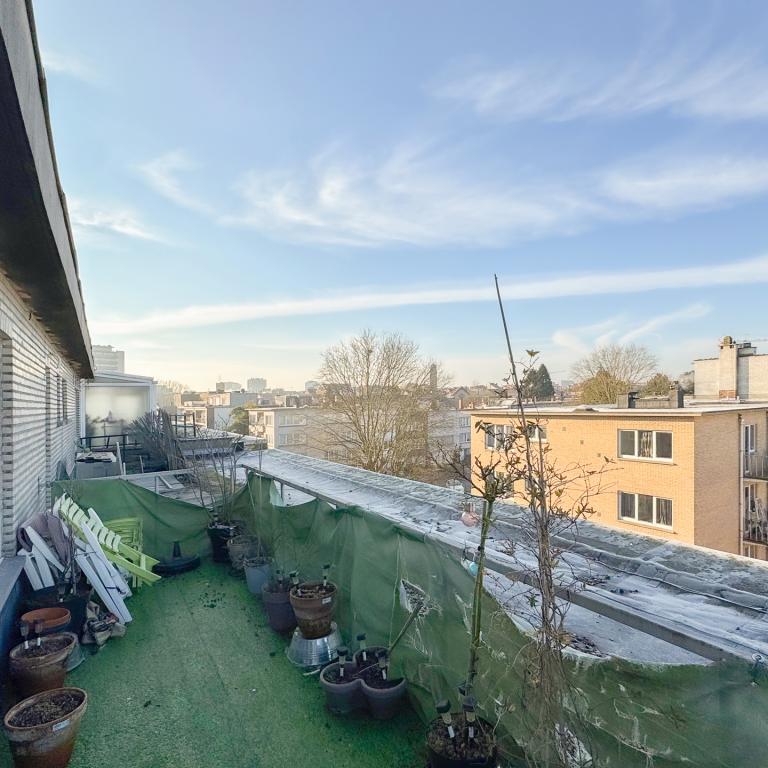 SOUS OFFRE ! Magnifique studio penthouse terrasse SO 12 m² + garage box