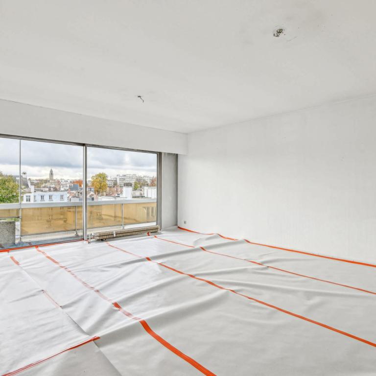 SOUS OFFRE ! Bascule : Appartement à rénover avec terrasses 