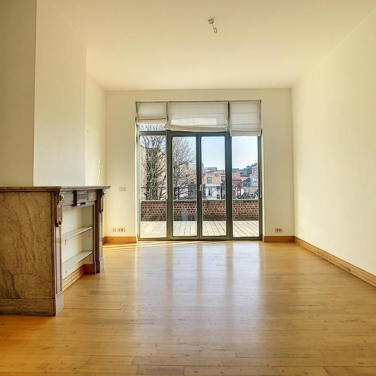 Châtelain : Bel appartement triplex 3 chambres + terrasse