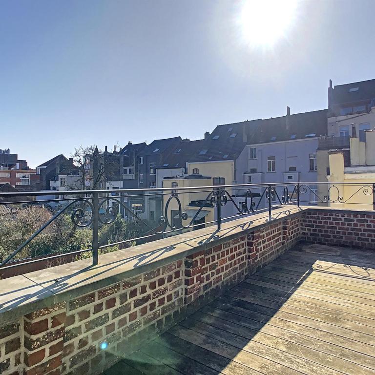 Châtelain : Bel appartement triplex 3 chambres + terrasse