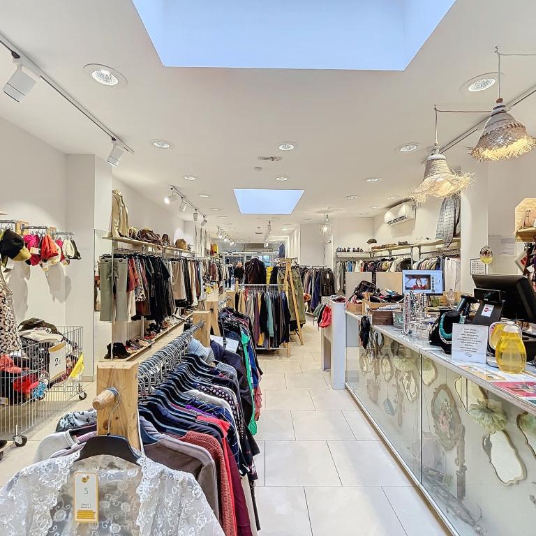 Madou : Magnifique surface commerciale de ± 170 m²