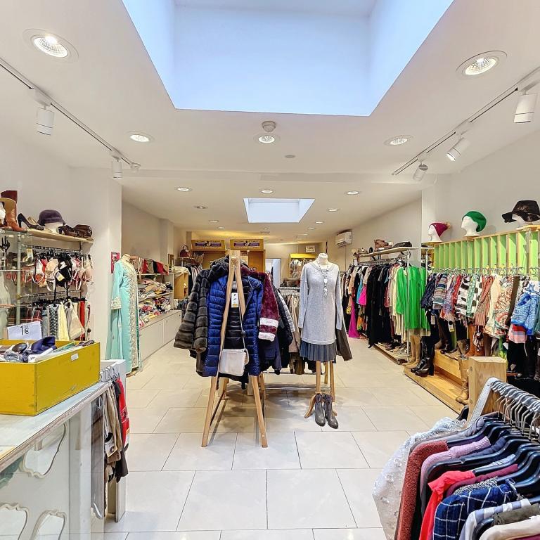 Madou : Magnifique surface commerciale de ± 170 m²