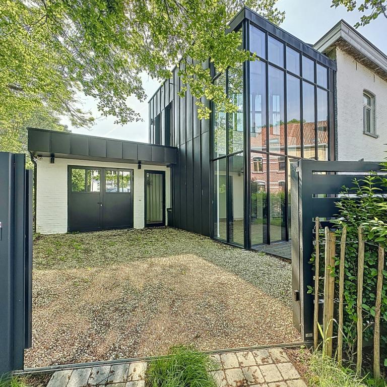 Etangs de Boitsfort : Magnifique maison 3 façades + jardin