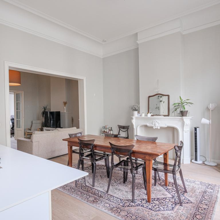 SOUS OFFRE !! Châtelain : Magnifique appartement de caractère + terrasse