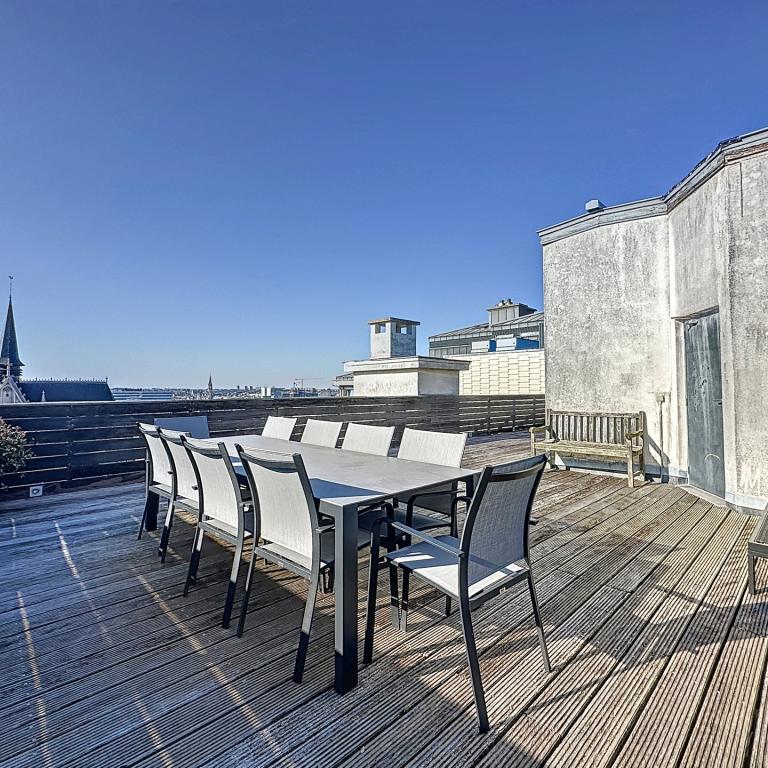 Petit Sablon : Charmant appartement de 2 chambres + balcon