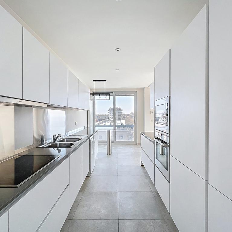Cinquantenaire : Superbe penthouse + vue panoramique