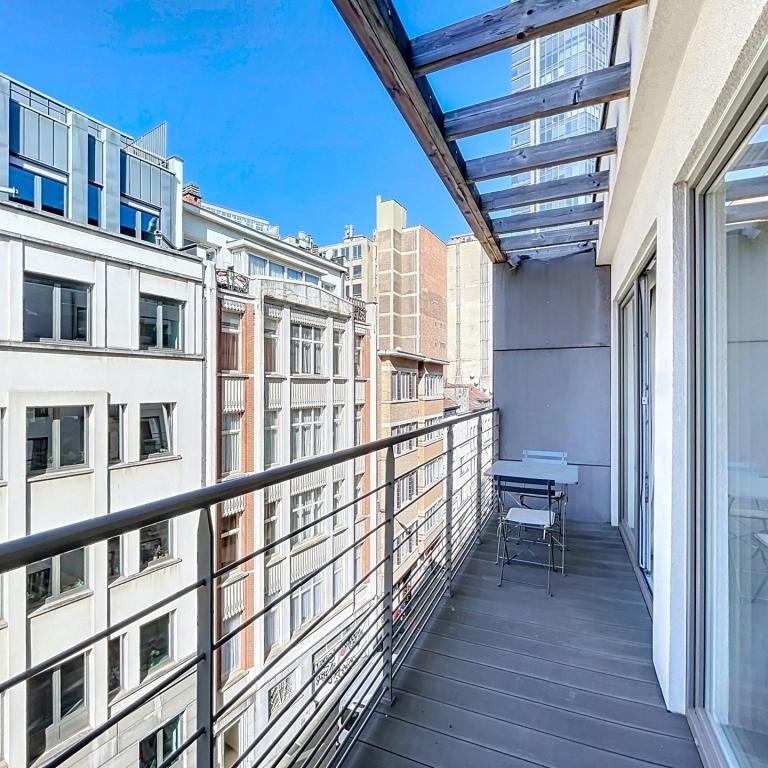 Quartier Européen: Superbe appartement meublé 2 ch +terrasse