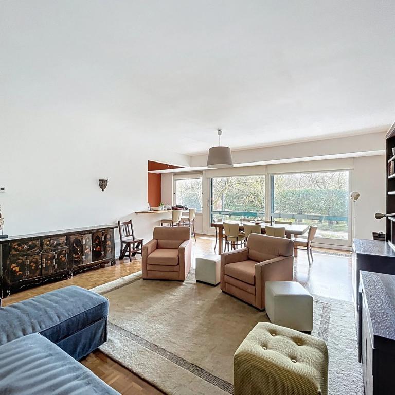 Cinquantenaire : Superbe appartement meublé de 2 chambres