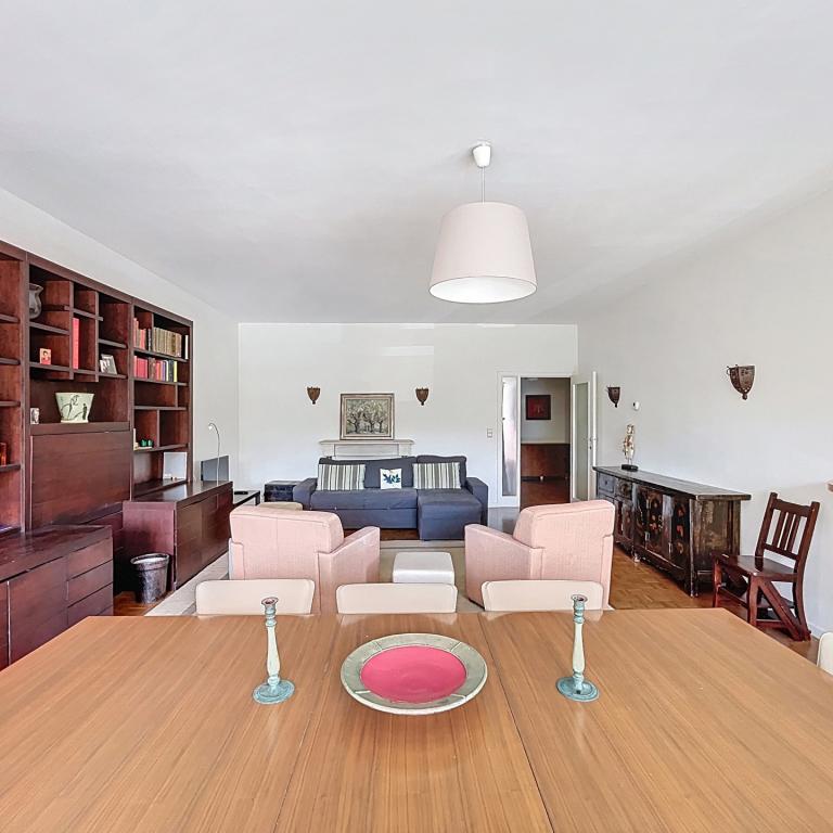 Cinquantenaire : Superbe appartement meublé de 2 chambres