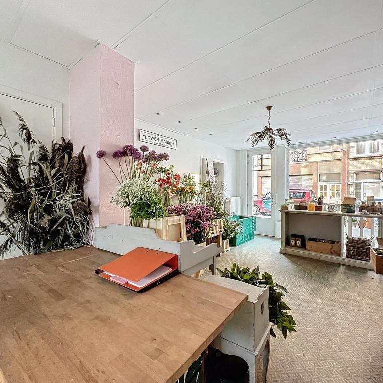 BOONDAEL : Superbe duplex rez-de-chaussée commercial