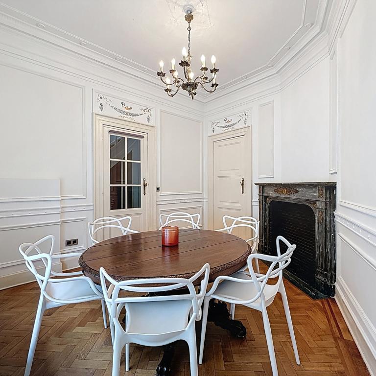 De Crayer : splendide maison de Maître 2 ch meublée