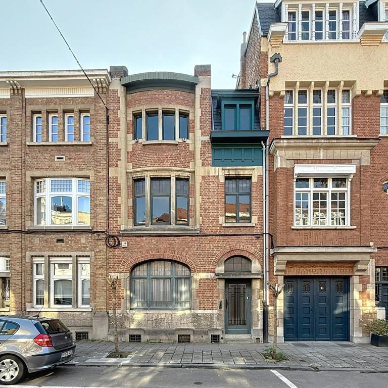 Place Brugmann : Maison 4 chambres + jardin à rénover