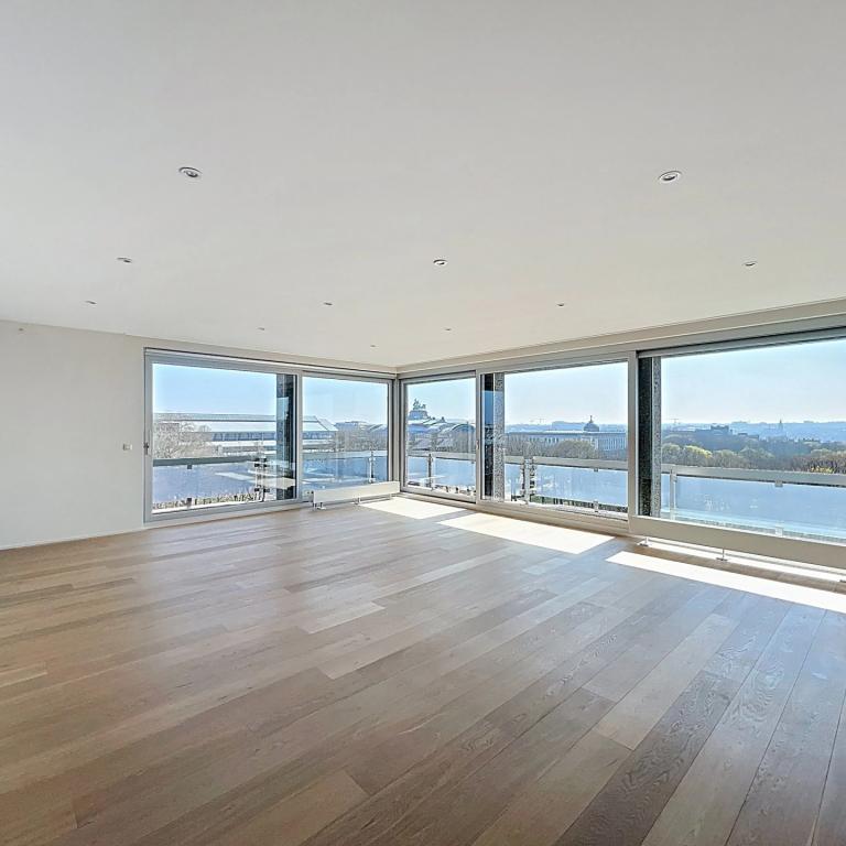Cinquantenaire : Superbe penthouse + vue panoramique