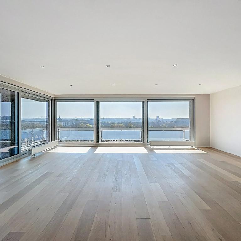 Cinquantenaire : Superbe penthouse + vue panoramique