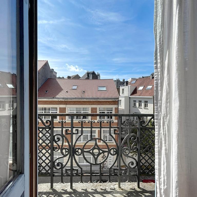 Pl. Brugmann : Bel appartement meublé 