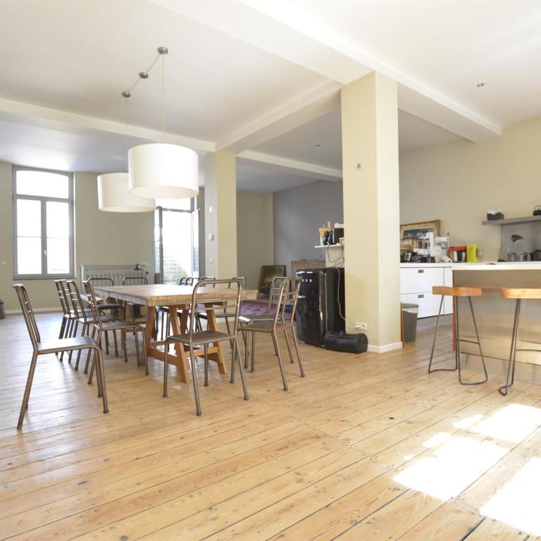 Saint-Gilles : Superbe duplex penthouse de type loft 