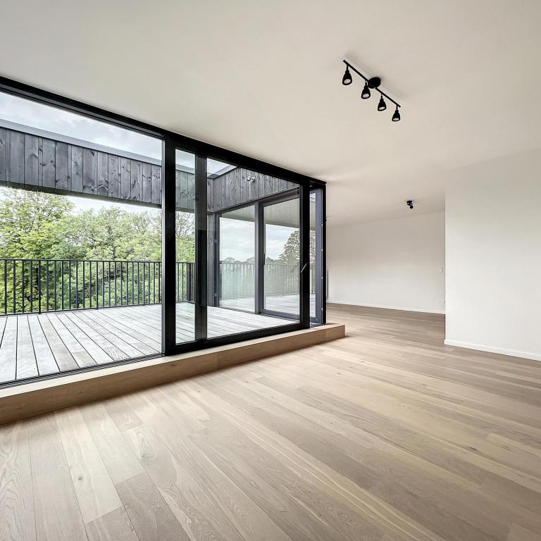 Globe : Penthouse neuf 2 chambres + terrasse + parking