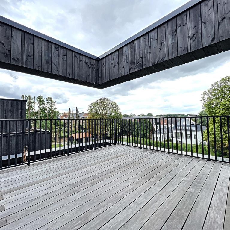 Globe : Penthouse neuf 2 chambres + terrasse + parking