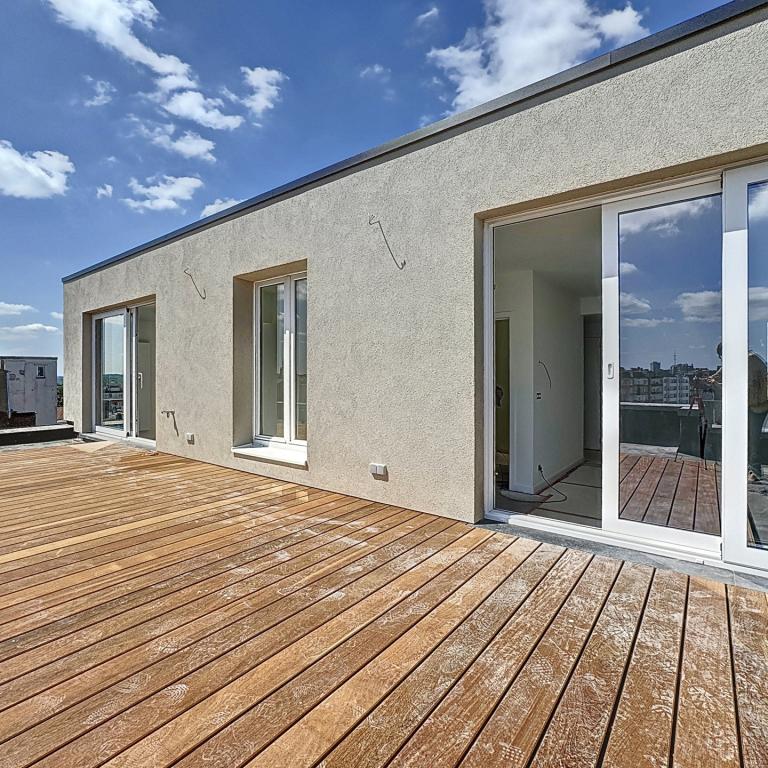 Quartier Molière, penthouse rénové 3 ch avec grande terrasse