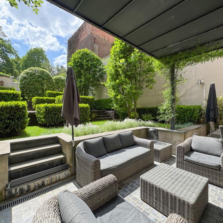 Cambre : bel apt moderne 2 ch grand jardin ouest