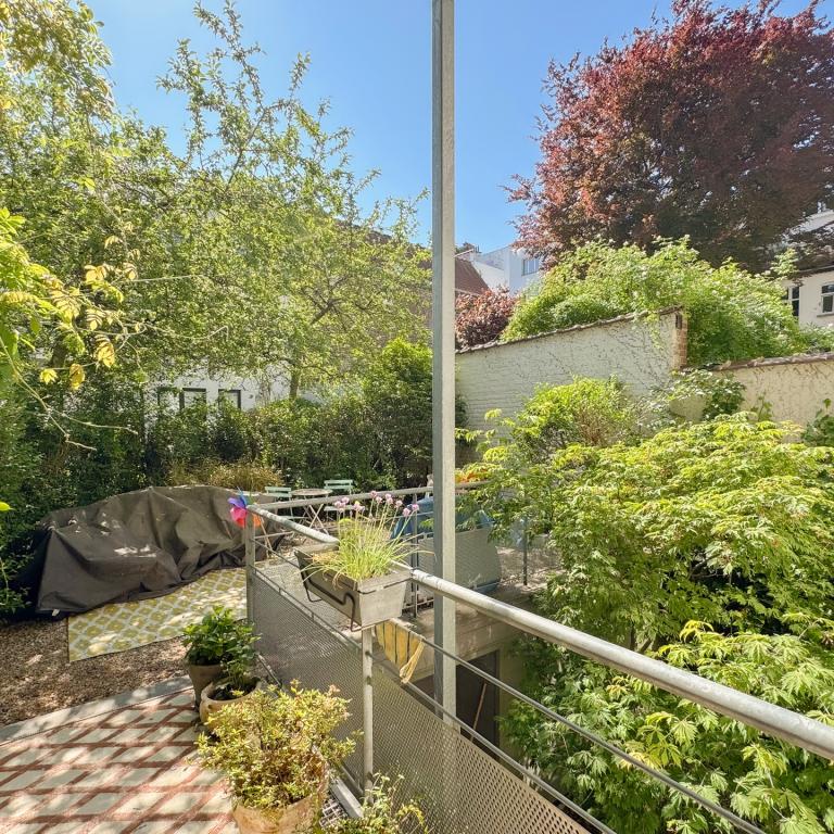 Châtelain:  Magnifique duplex rez-de-chaussée avec jardin