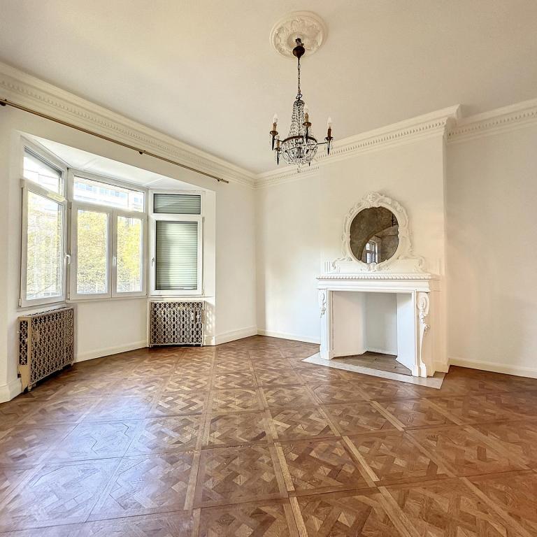 Louise/Châtelain : Somptueux appartement rénové 