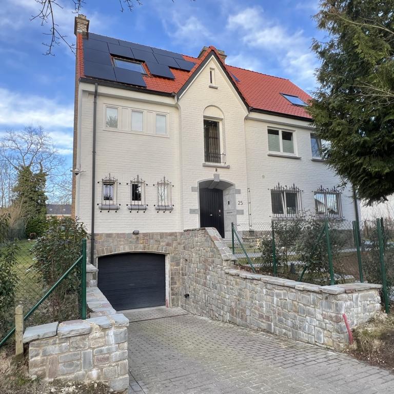 Uccle/Linkebeek : Belle villa rénovée de 4 ch.+ bureau 