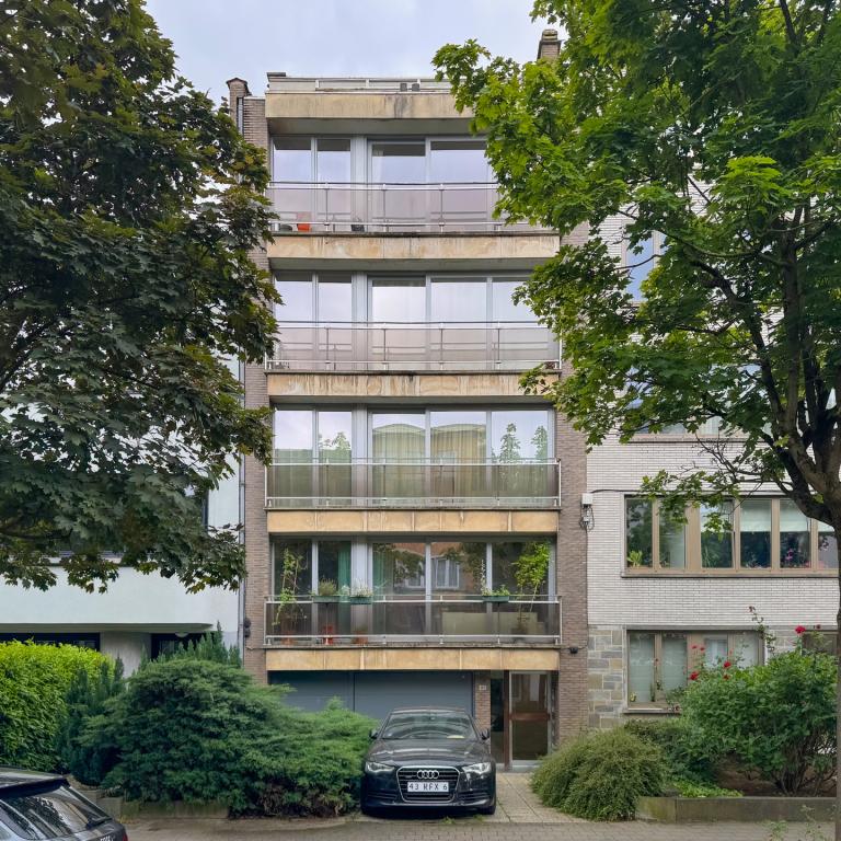 Altitude Cent:  Bel immeuble de rapport 5 unités + garage 