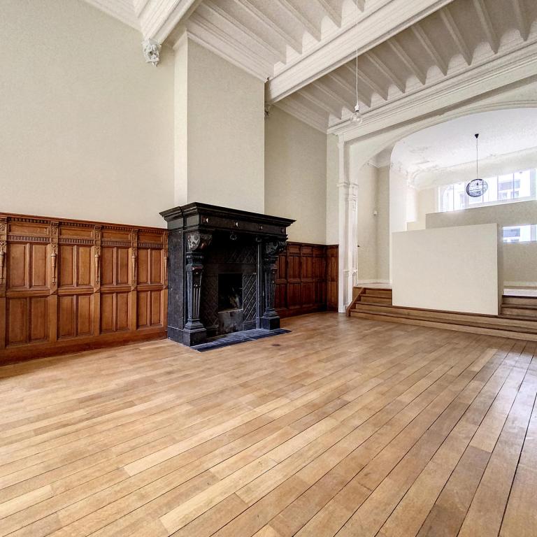 Châtelain/Stéphanie : Superbe duplex rdc avec jardin rénové