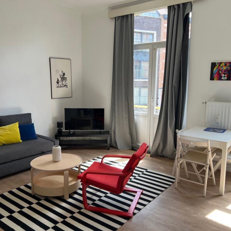 Quartier Européen: Bel appartement 1 chambre meublé + balcon