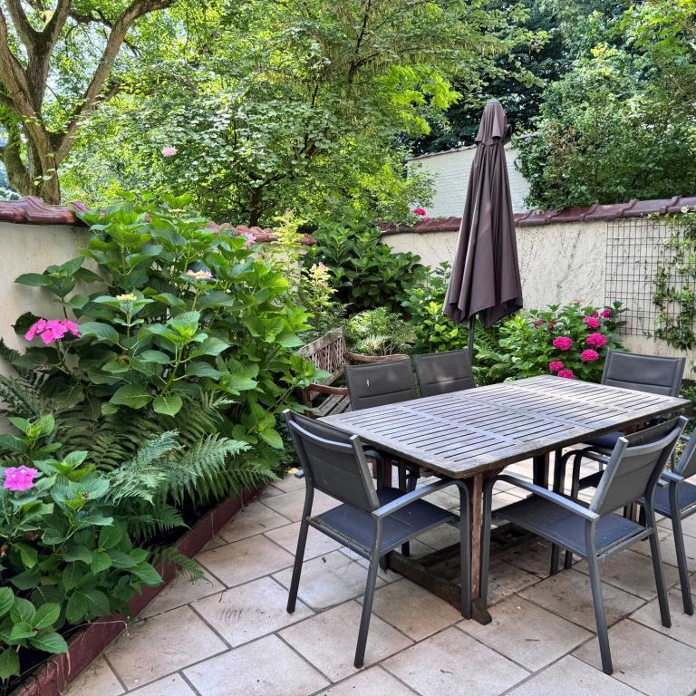 Molière, maison de caractère avec terrasse et garage