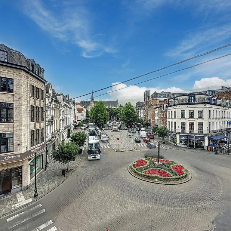 Sablon : Superbe studio avec vue sur la Place