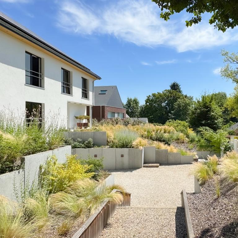 Magnifique villa passive sur terrain de 27 ares avec piscine