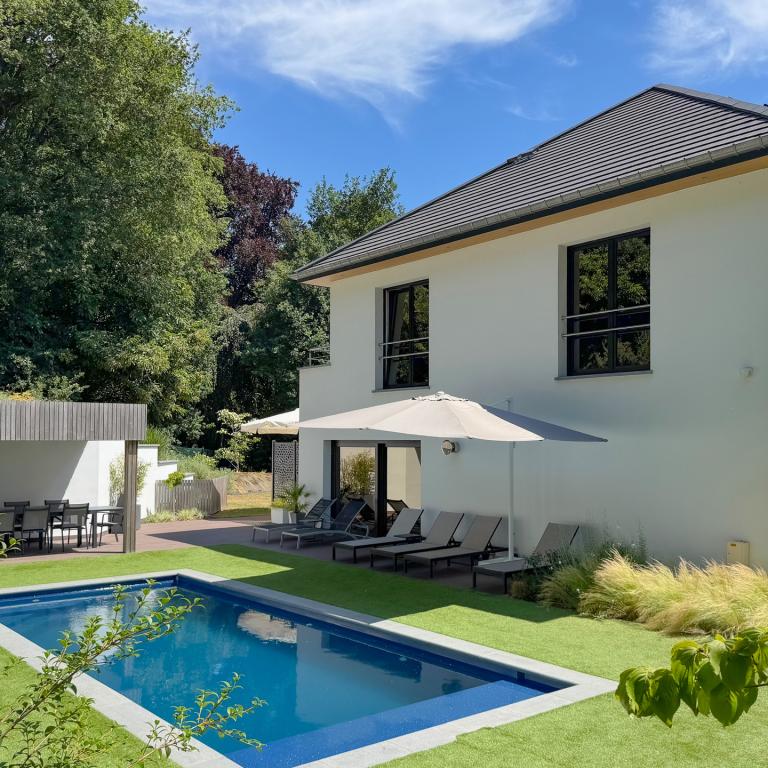 Magnifique villa passive sur terrain de 27 ares avec piscine