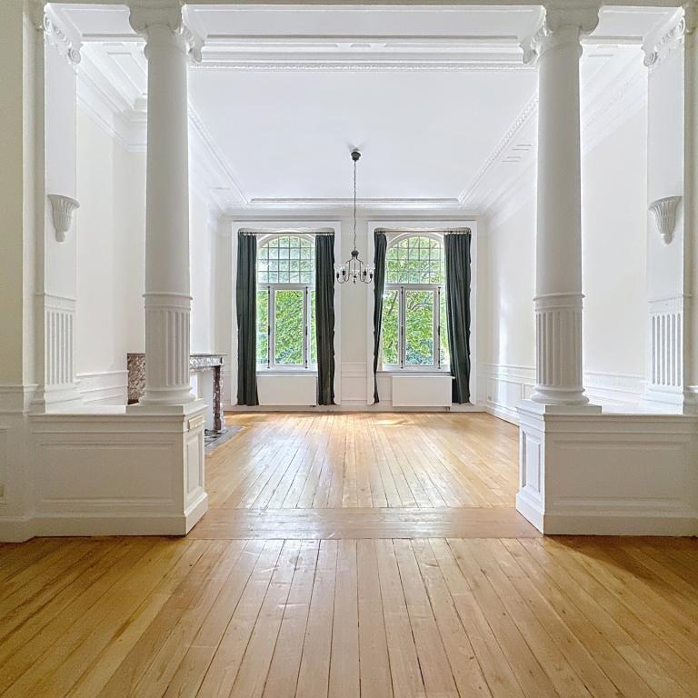 Cinquantenaire/Renaissance: Superbe appartement de caractère