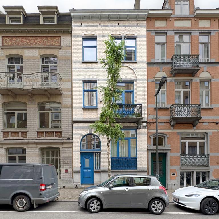 Pl. Brugmann: maison 3 chambres - 2 bureaux avec jardin Sud