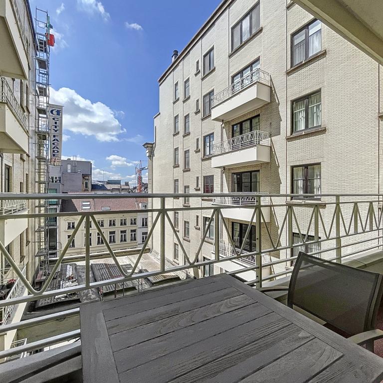 Pl. Monnaie : Superbe appartement 1chambre meublé