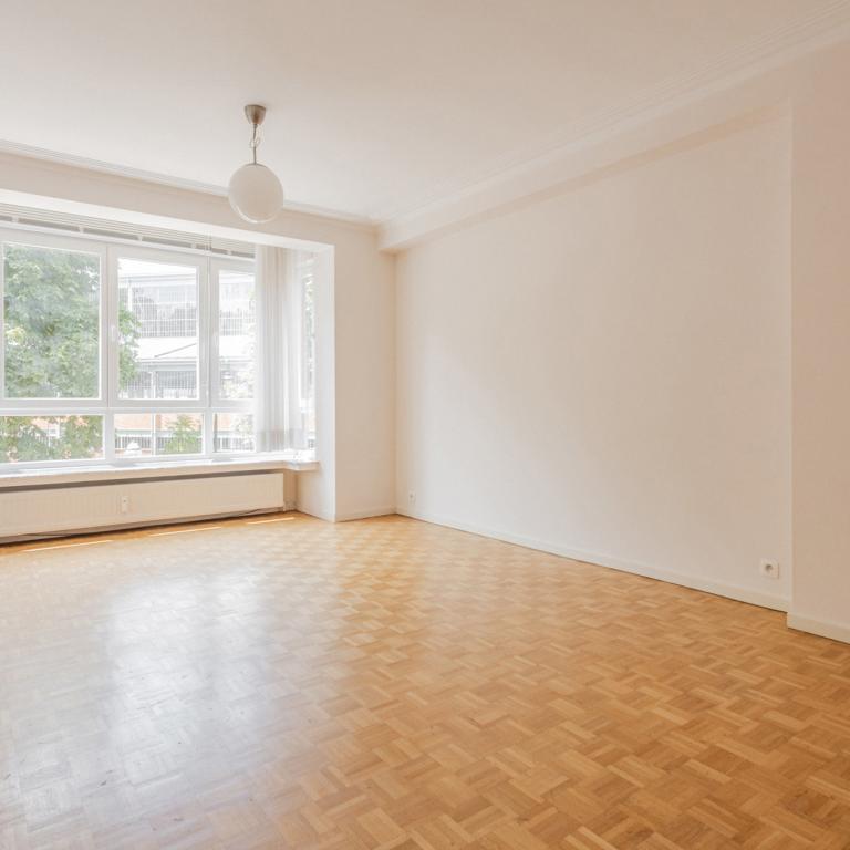 SOUS COMPROMIS - Cinquantenaire -  Bel appartement 2 chambres avec balcon