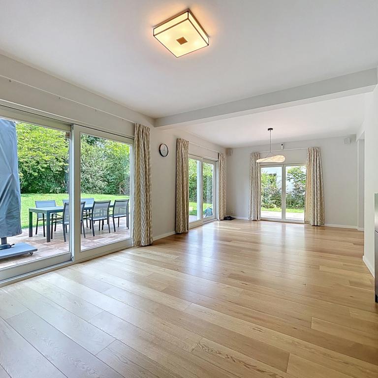 Uccle/Linkebeek : Belle villa rénovée de 4 ch.+ bureau 