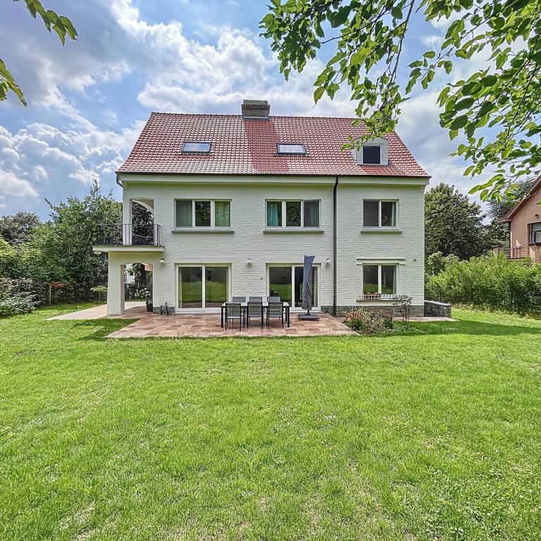 Uccle/Linkebeek : Belle villa rénovée de 4 ch.+ bureau 