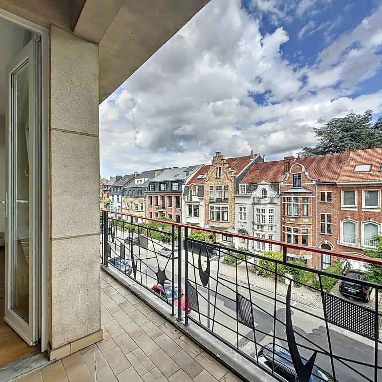 Arezzo / Lejeune : Bel appartement + terrasse + balcon